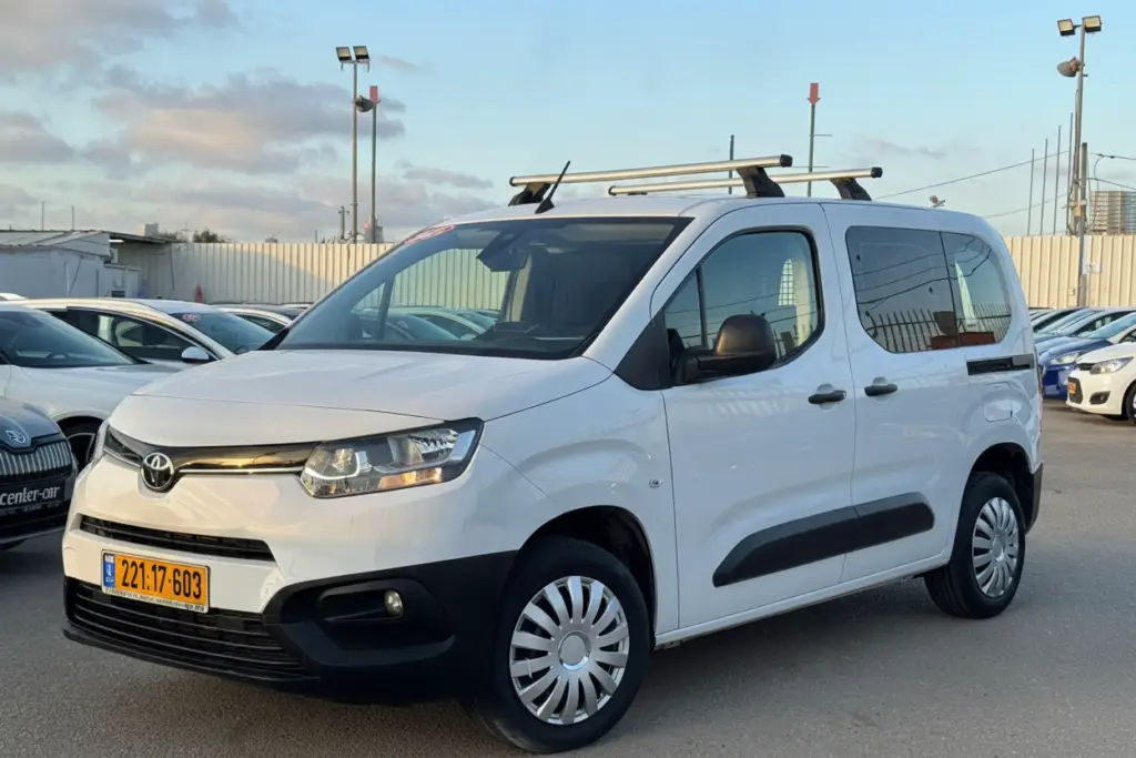 מימון ל-TOYOTA CITY VANCITY VAN2022
